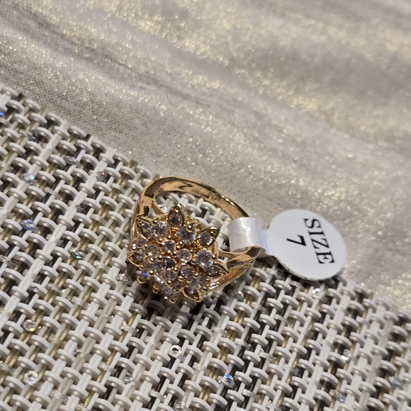 No brand Jewelry - Gold Floral Cluster Ring with Clear Stones - Size 7